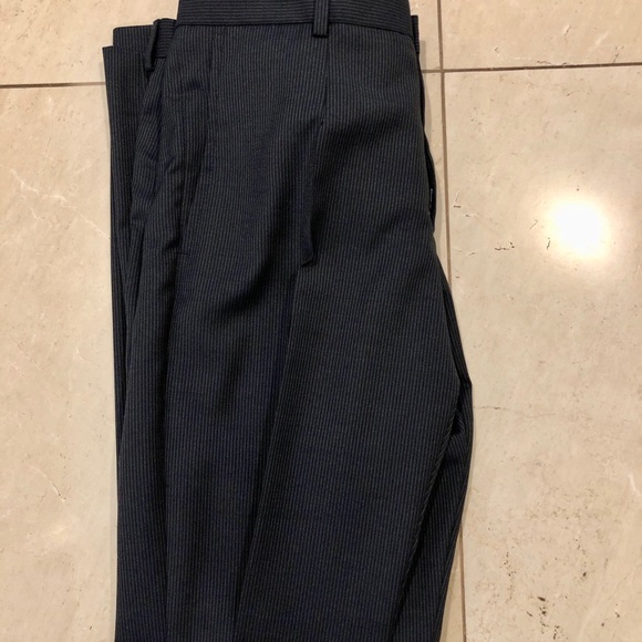 Hugo Boss Suit Set (36R) - Picture 5 of 5